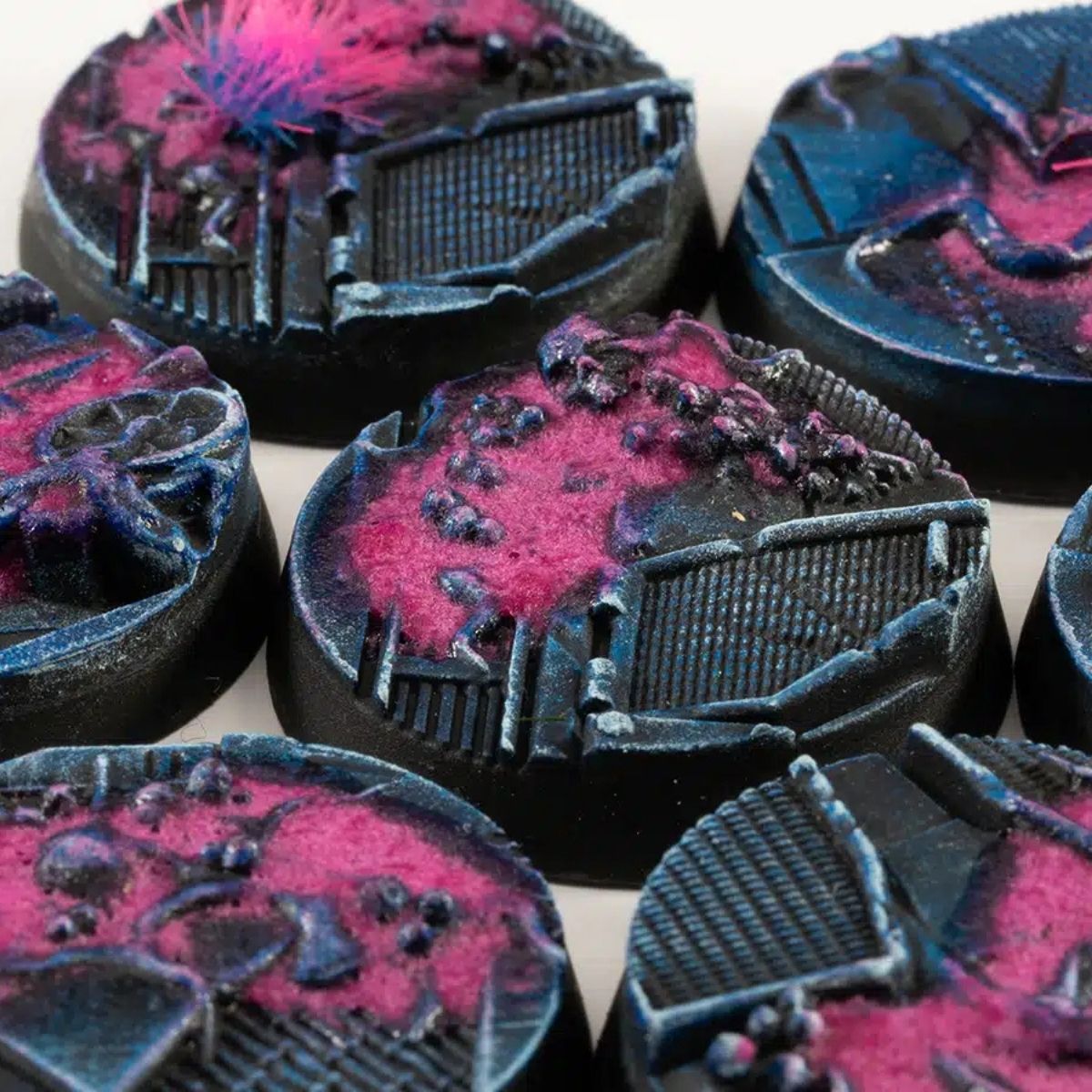 Gamers Grass Alien Infestation Bases, Round 28mm (x8)
